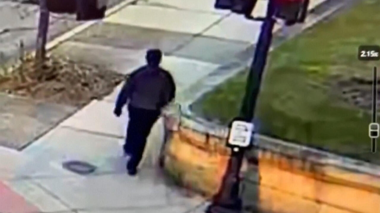 السلطات الأميركية تنشر صورا جديدة للمشتبه في إطلاقه النار في جامعة براون