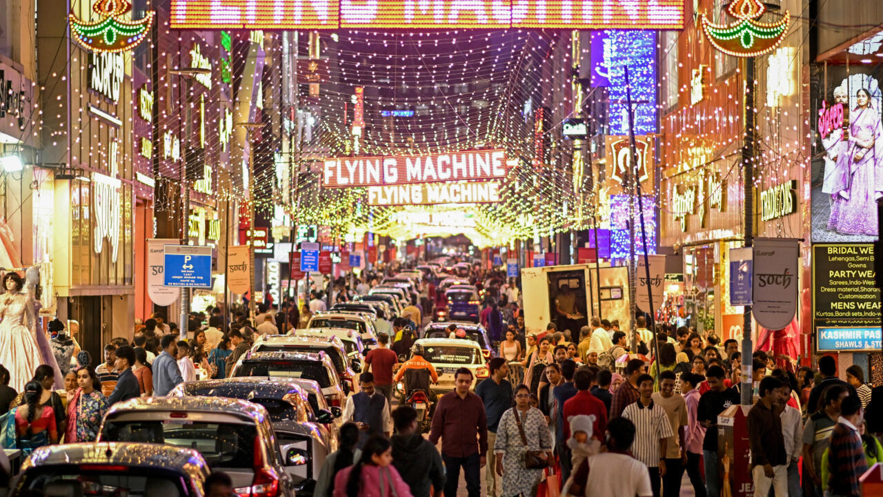 الهند تقول إنها أصبحت رابع أكبر اقتصاد في العالم متخطية اليابان