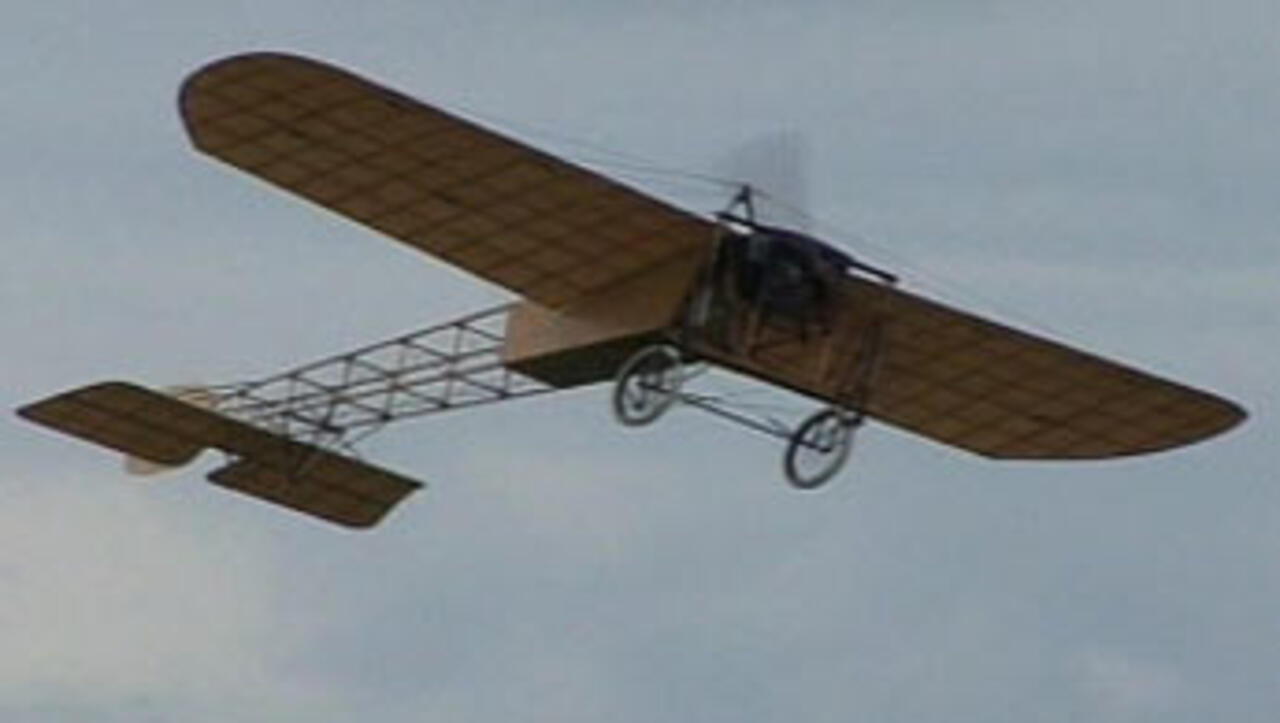 Un avion Blériot réédite l'exploit de