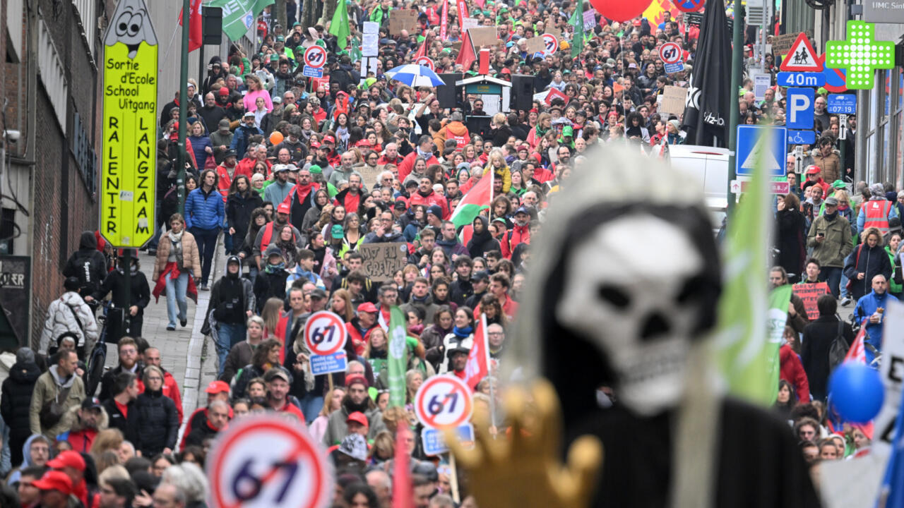 An earlier protest against budget cuts brought several tens of thousands of protesters into the streets of Brussels in mid-October