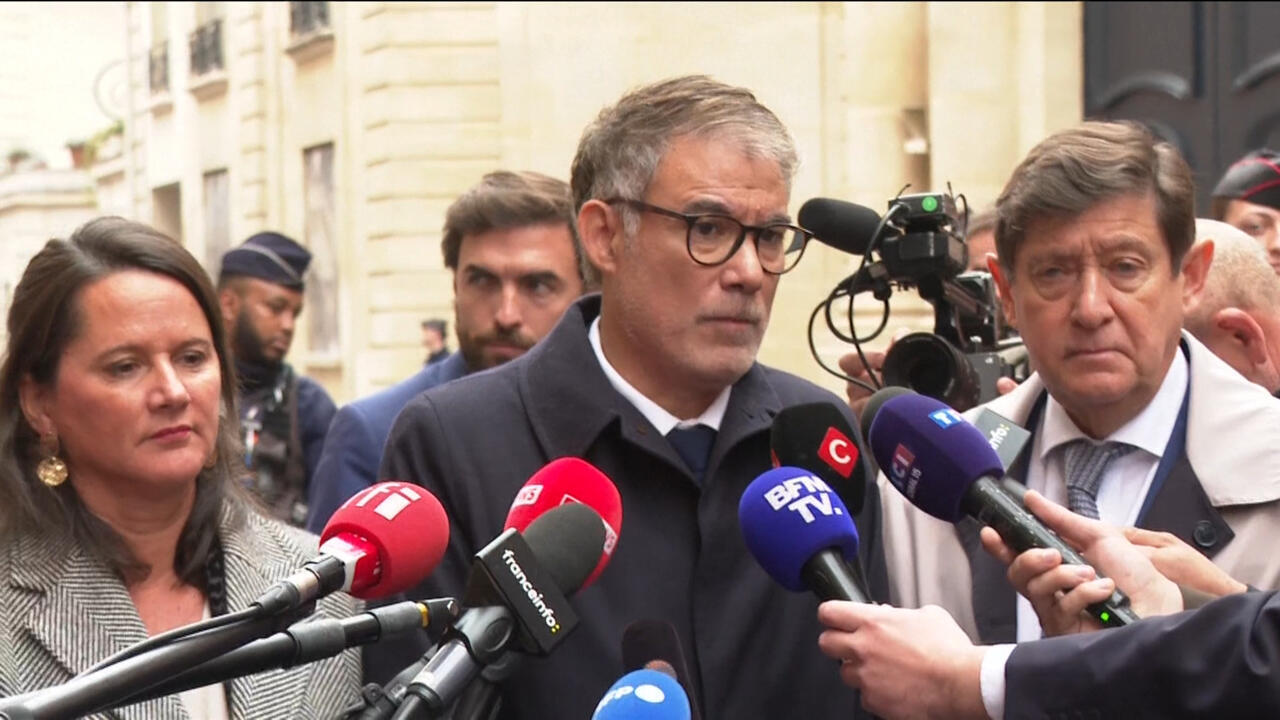 الحزب الاشتراكي يؤكد أن لا ضمان لتعليق نظام إصلاح التقاعد بعد محادثات مع لوكورنو