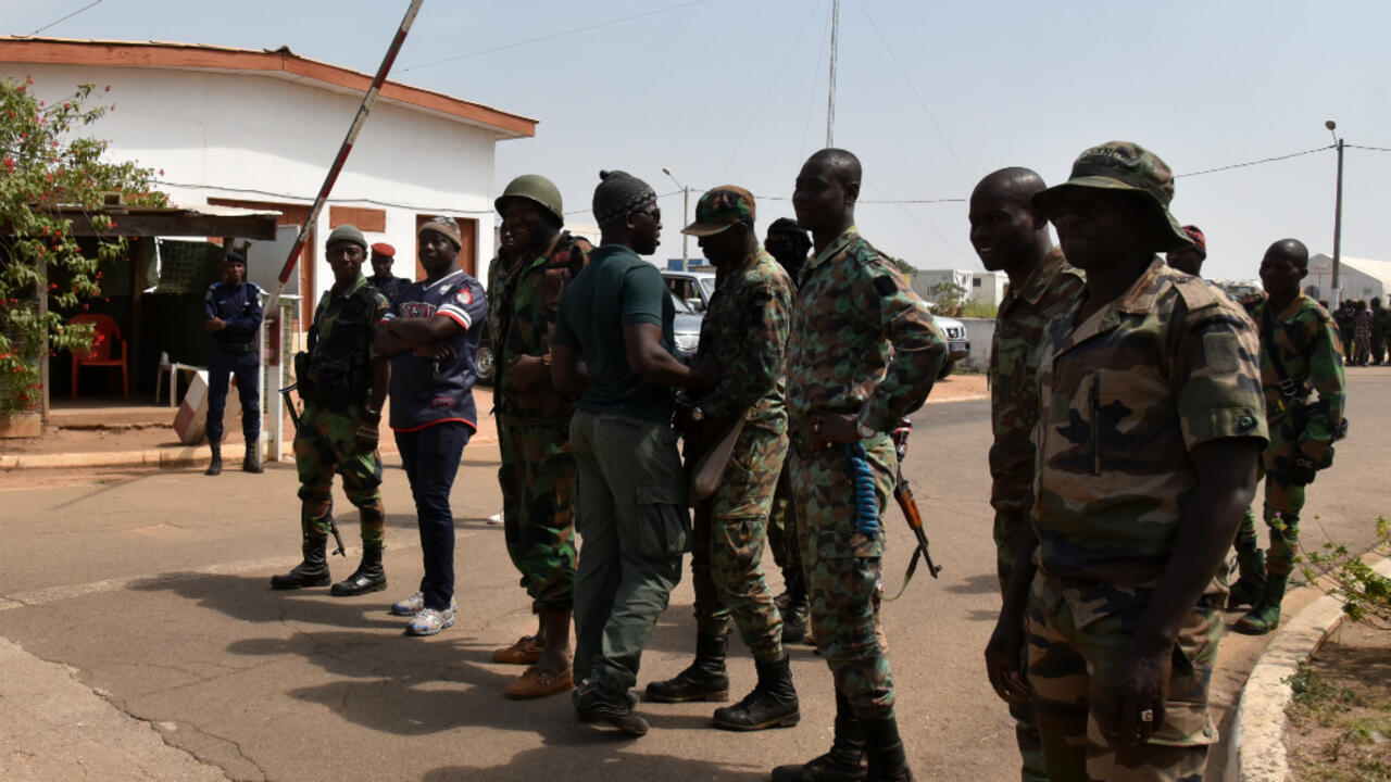 Ivory Coast govt announces deal to end standoff with rebel troops