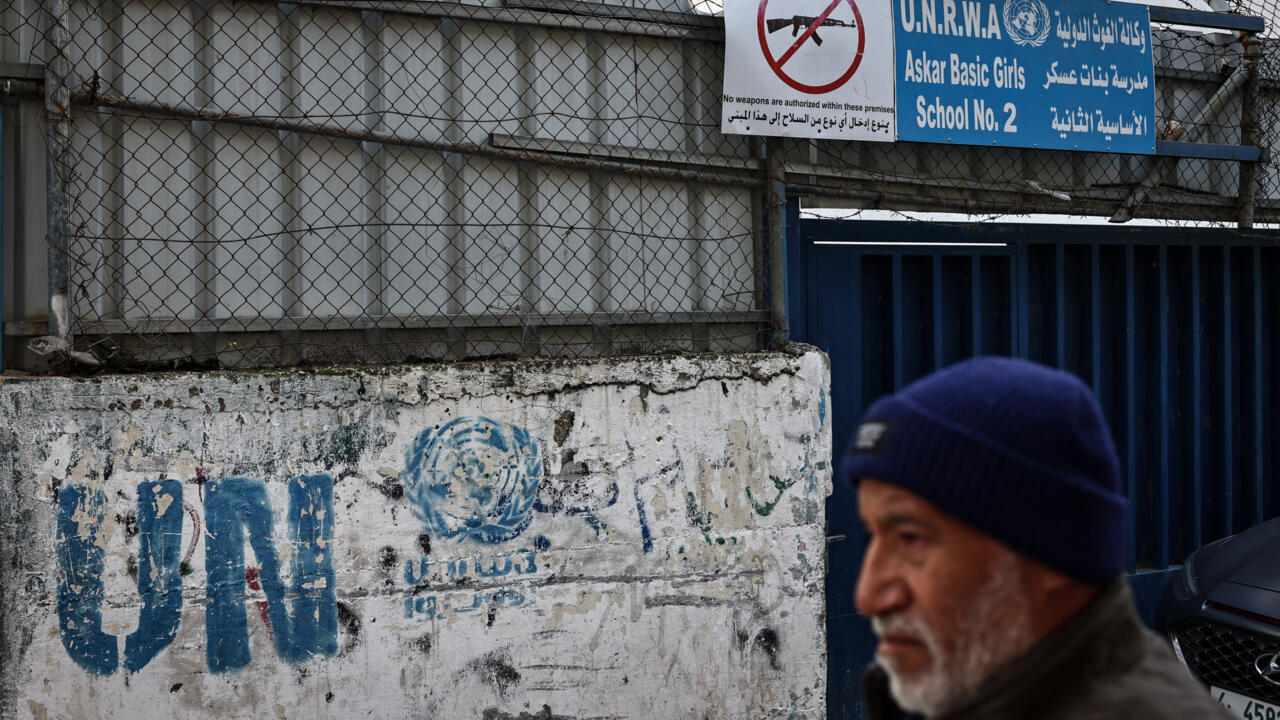 الأونروا تستغني عن 571 موظفا محليا في غزة بسبب أزمة مالية حادّة