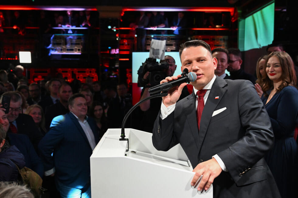 Slawomir Mentzen, arrivé en troisième position au premier tour de l'élection présidentielle en Pologne, le 18 mai 2025 à Varsovie