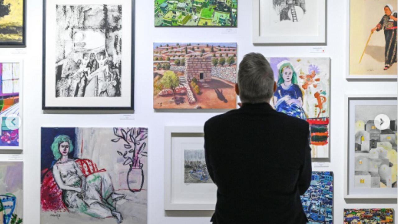 "سرديات تحت الاحتلال"... افتتاح معرض "رام الله آرت فير" بمشاركة 42 فنانا تشكيليا فلسطينيا