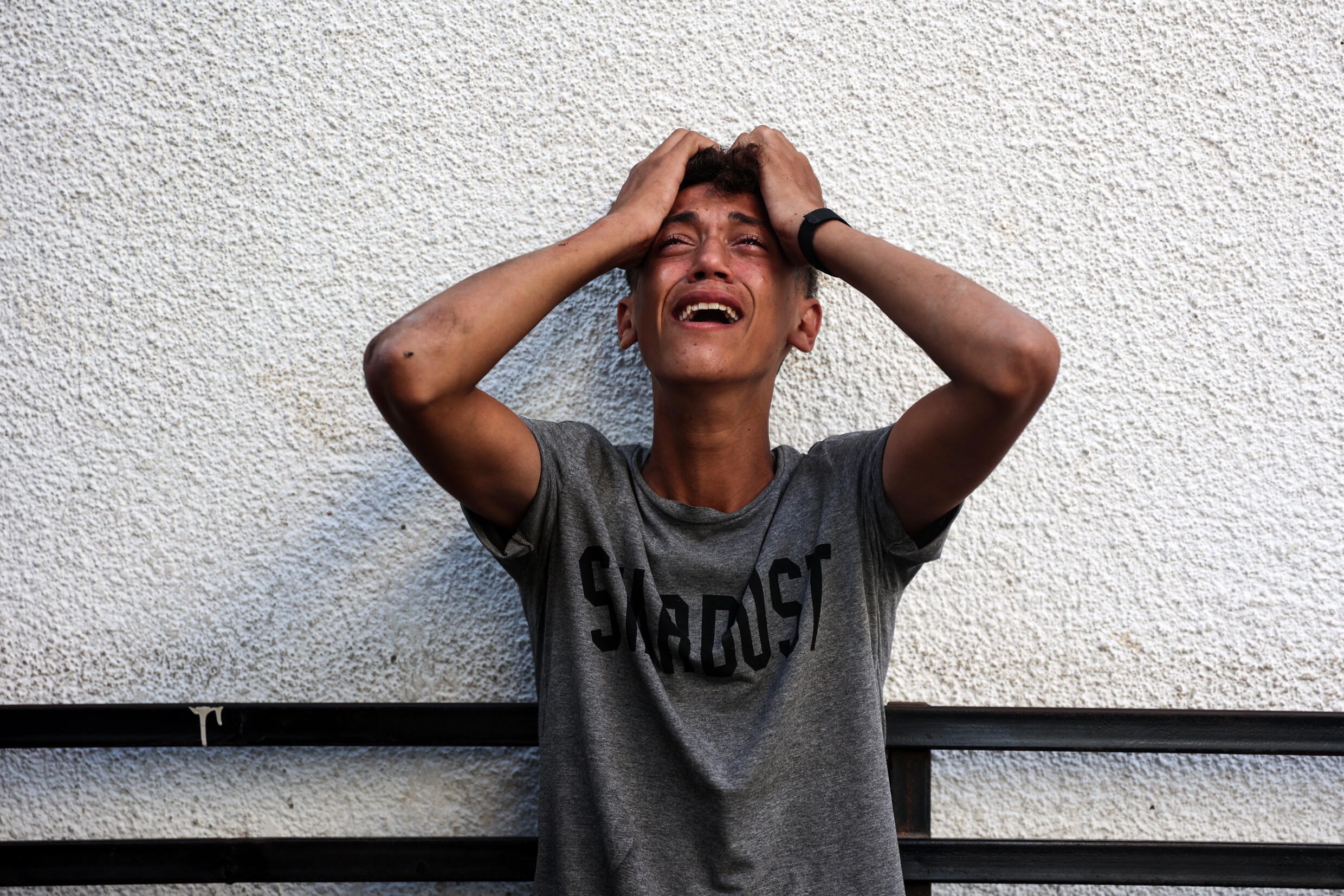 Un Palestinien en larmes après des bombardements israéliens à Jabalia, dans le nord de la bande de Gaza, le 12 octobre 2024.