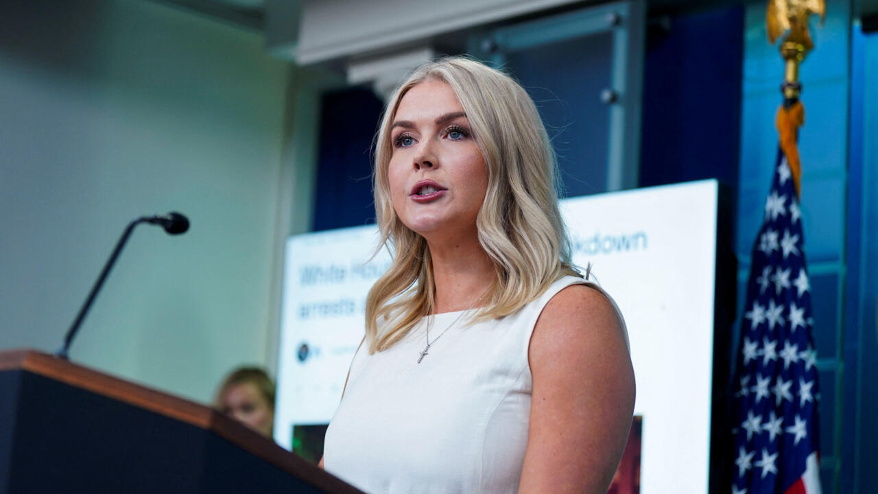 المتحدثة باسم البيت الأبيض تدافع عن وصف ترامب لمراسلة صحفية بـ"الخنزيرة"