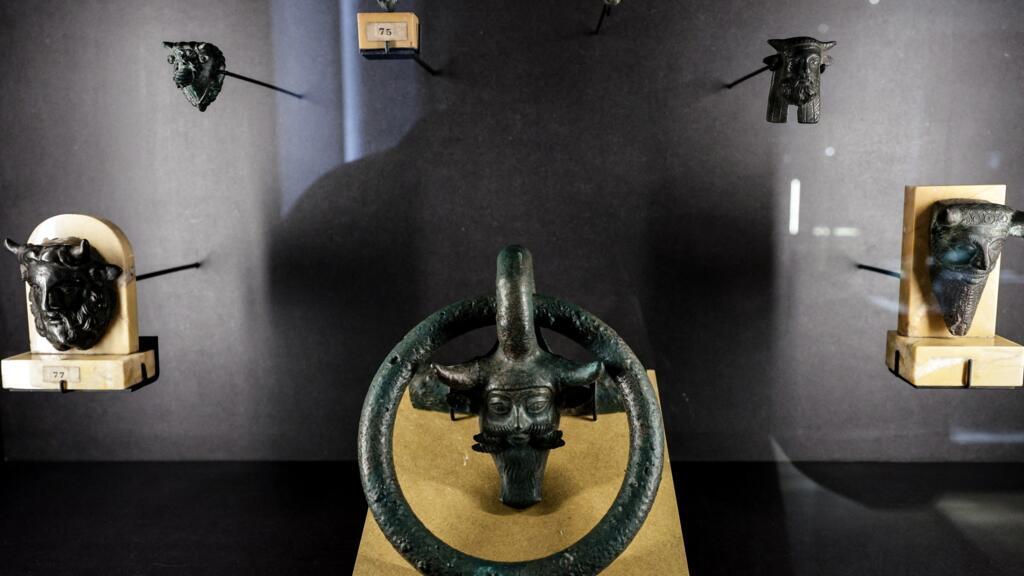 L'instant + : Onze ans après sa découverte, la tombe de Lavau livre ses trésors dans une exposition