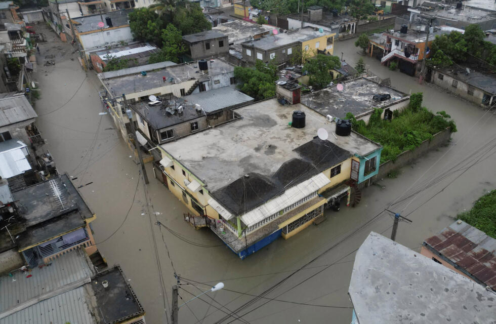 Una vista aérea muestra una zona inundada por la lluvia causada por la tormenta tropical Melissa, en Santo Domingo, República Dominicana, el 24 de octubre de 2025.