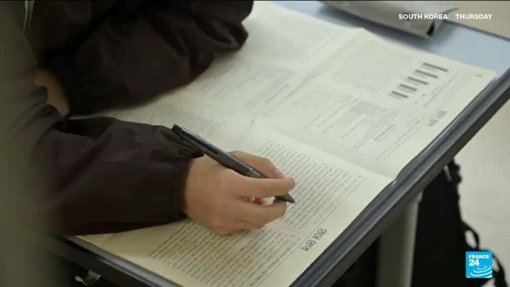أغلقت كوريا الجنوبية الرحلات الجوية وأسواق الأوراق المالية مع إجراء الطلاب لامتحانات القبول بالجامعة