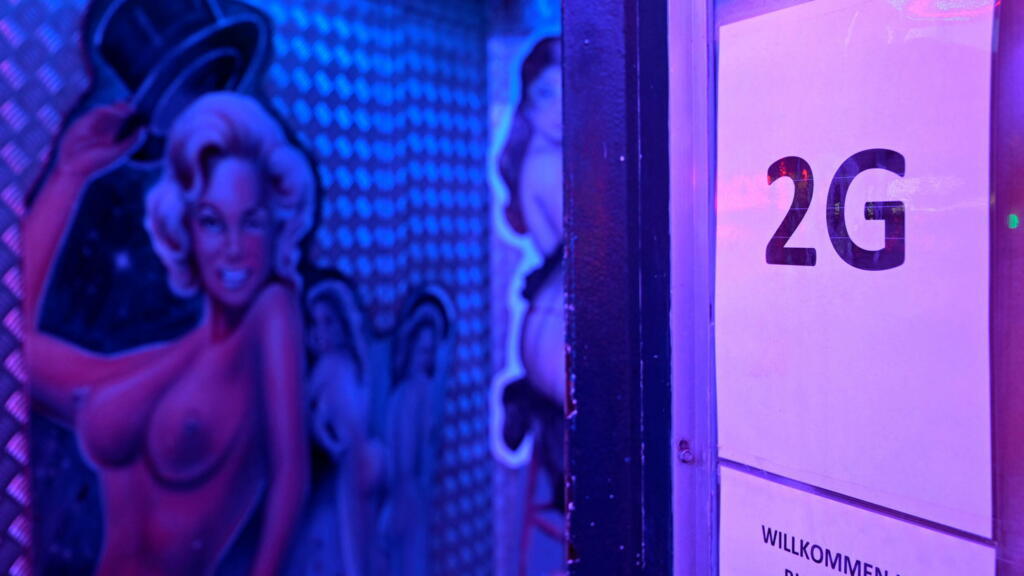 Berlin to exclude unvaccinated from restaurants, bars and gyms