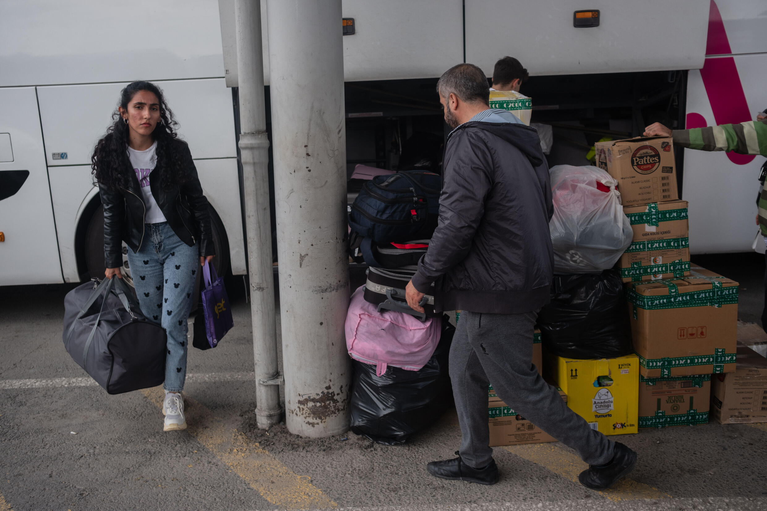 Erdogan leads prayers on the eve of the struggle for political life 4 Earthquake victims displaced from Turkey return to disaster zone to vote