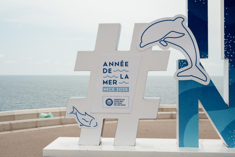 "I Love Nice", structure installée sur le quai Raba Capeu, représentant le thème de la mer à l'occasion de la troisième Conférence des Nations Unies sur les océans.