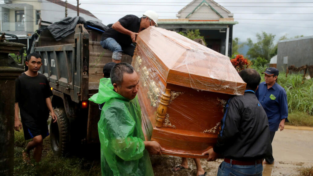 Vietnam : le bilan des inondations provoquées par des pluies diluviennes grimpe à 90 morts