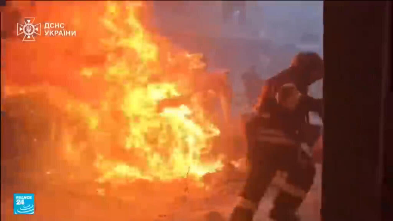 أوكرانيا تأمر بإجلاء نحو 3000 طفل مع ذويهم من منطقتي دنيبرو وزابوريجيا بينما تواصل روسيا هجماتها