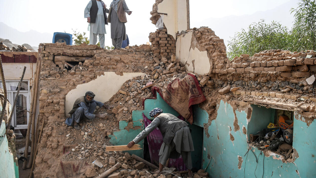 20 قتيلا على الأقل جراء زلزال في شمال أفغانستان