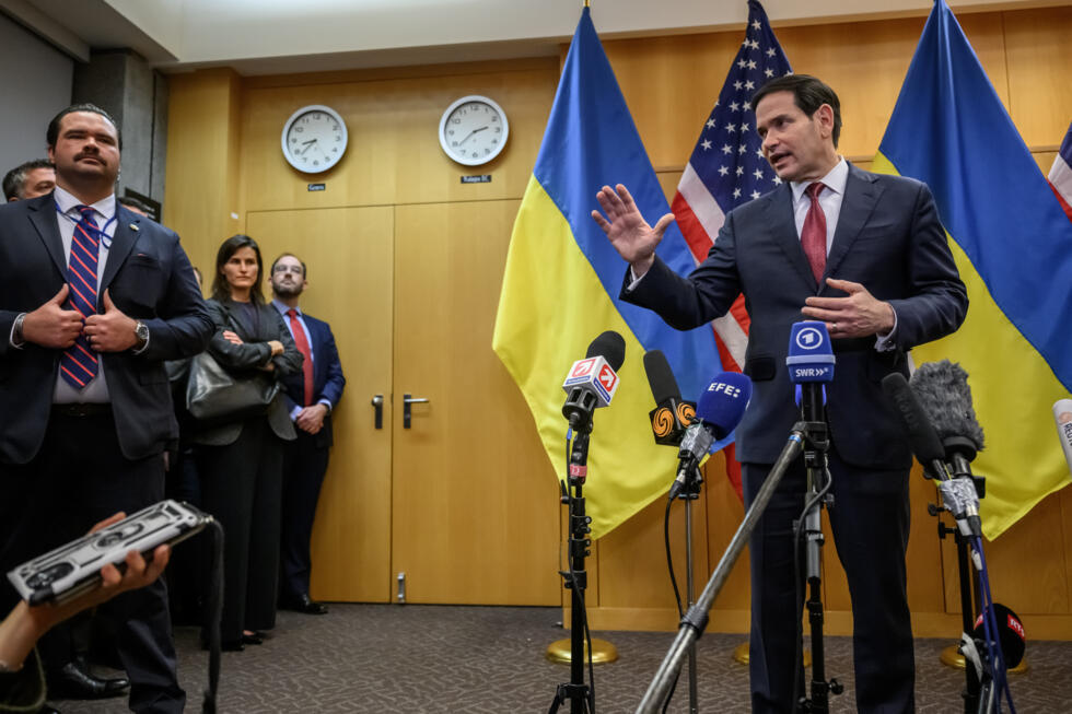 Le secrétaire d'Etat américain Marco Rubio s'exprime à Genève à l'issue de pourparlers sur un plan américain de résolution du conflit entre la Russie et l'Ukraine, le 23 novembre 2025