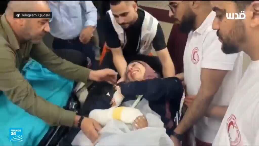 إصابة مصورة في وكالة رويترز وعدد من الفلسطينيين في هجوم شنه مستوطنون إسرائيليون في الضفة الغربية