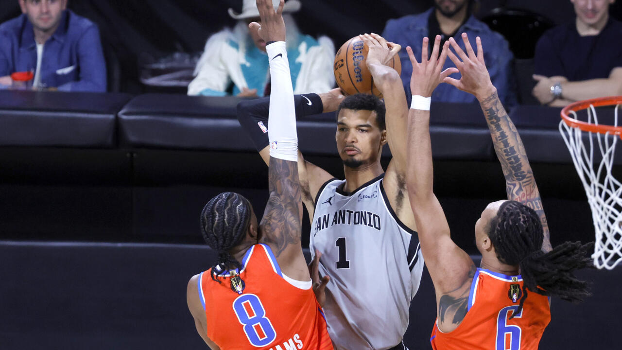 أن بي أيه: ويمبانياما يصعق ثاندر في عودة موفقة ويقود سبيرز إلى نهائي الكأس