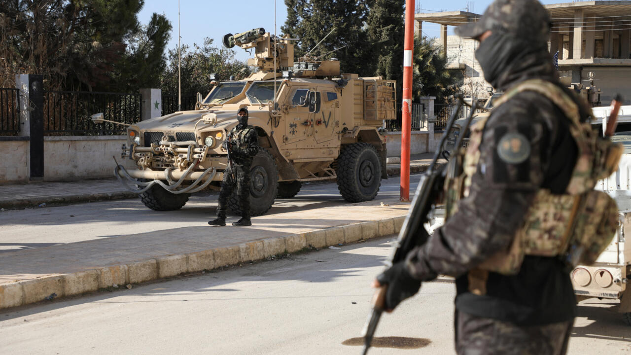 سوريا: قلق أوروبي من فرار مقاتلي "الدولة الإسلامية" ونقل مئات القيادات البارزة منهم إلى سجون العراق