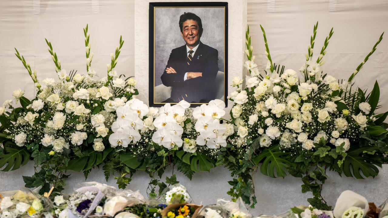 القضاء الياباني يحكم على قاتل رئيس الوزراء السابق شينزو آبي بالسجن مدى الحياة