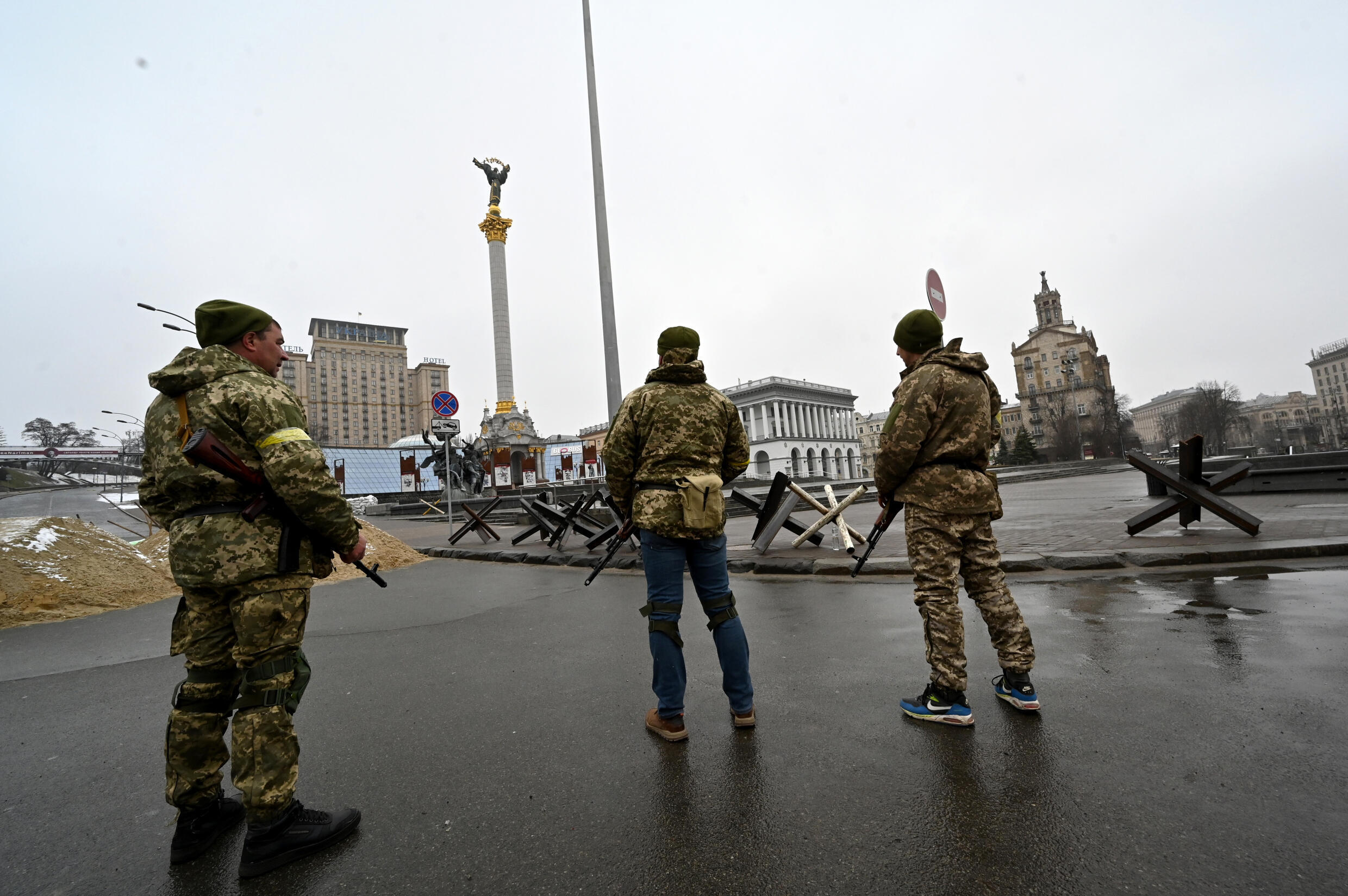 Fighters of the Ukrainian Territorial Defence Forces, the military reserve of the Ukrainian Armed Forces, stand guard in Independence Square in Kyiv