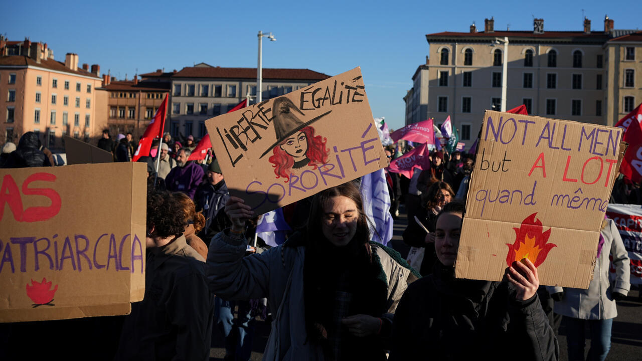 فرنسا: الآلاف يشاركون في مسيرات للمطالبة بمكافحة العنف ضد النساء
