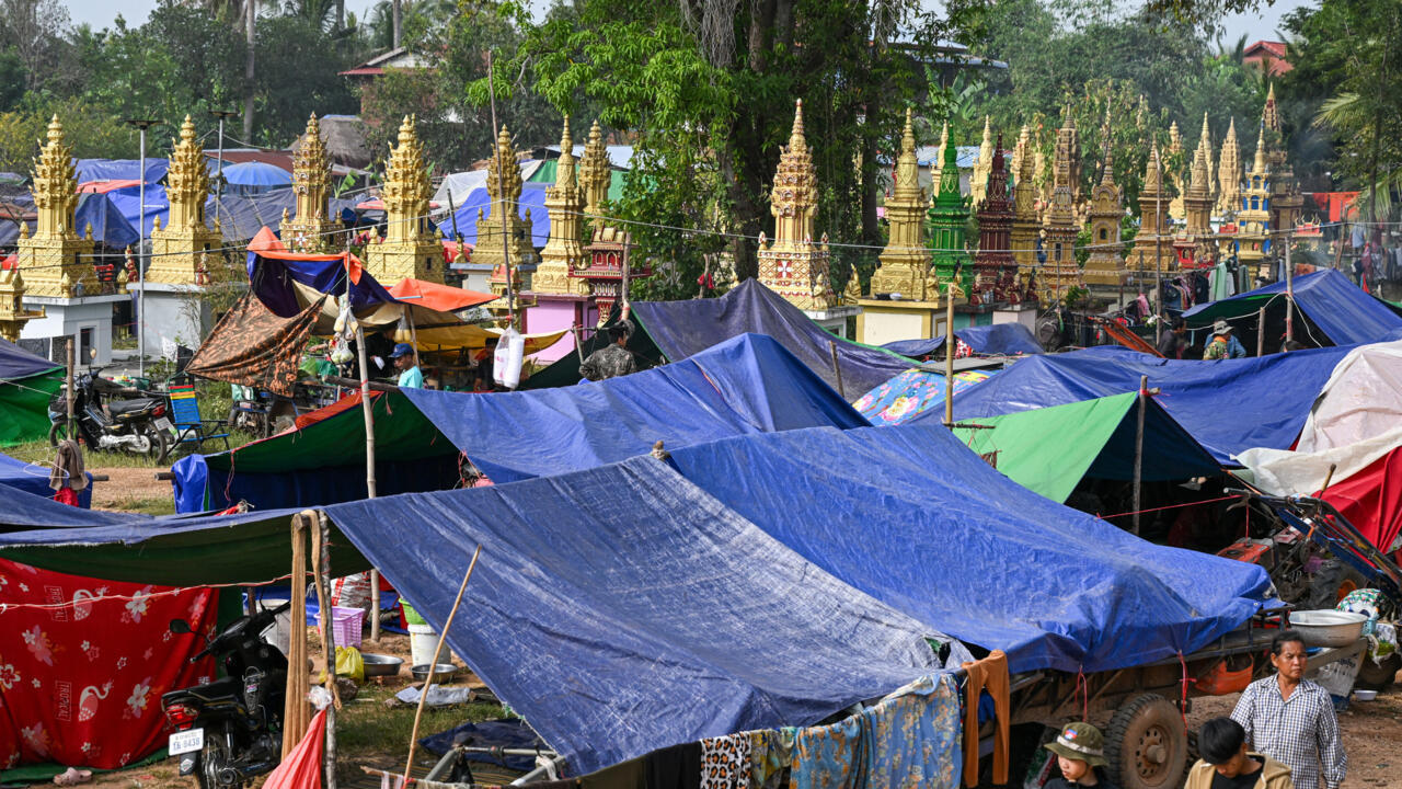 تواصل المواجهات بين كمبوديا وتايلاند وبنوم بنه تتهم بانكوك بقصف مدينة بويبت الحدودية