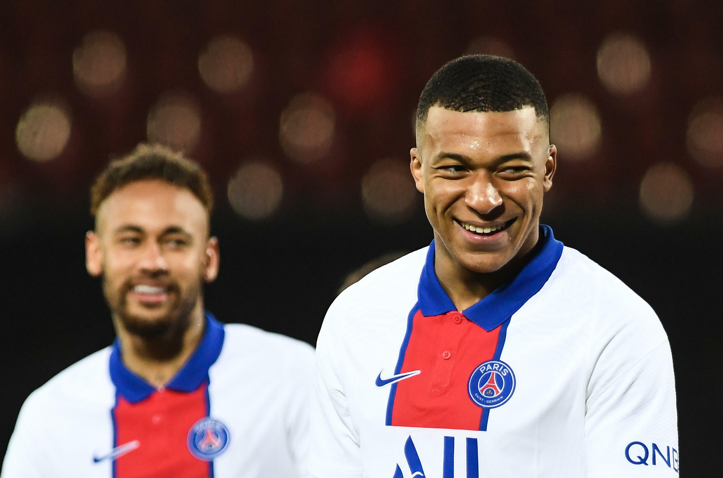Paris Saint-Germain protagoniza a Neymar (y Kylian Mbappé) durante un partido de campeonato en Brest, 23 de mayo de 2023