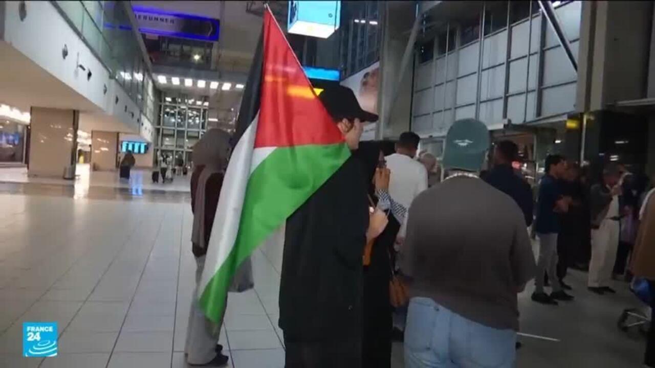 جنوب إفريقيا تحقق في ملابسات وصول "غامض" لـ 153 فلسطينيا وتحذر من أجندة لتطهير غزة