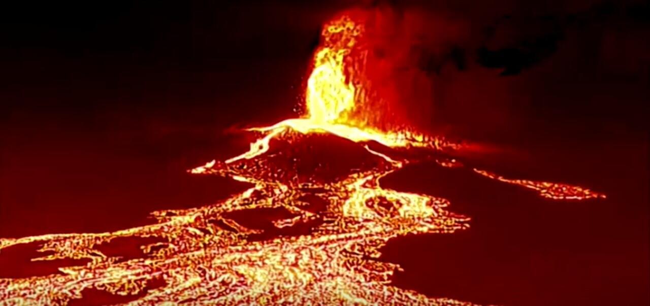 Captura de un video sobre la erupción del volcán Cumbre Vieja, en La Palma, Canarias, España, el 21 de septiembre de 2021.
