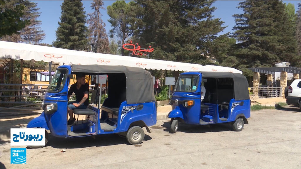 عجلات صغيرة، أزمة كبيرة.. قصة "التوك توك" في لبنان