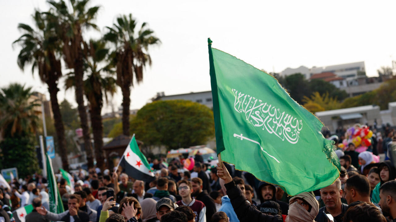 سوريا: احتفالات عارمة بمرور عام على معركة سقوط الأسد وسط تنديد بالغارات الإسرائيلية