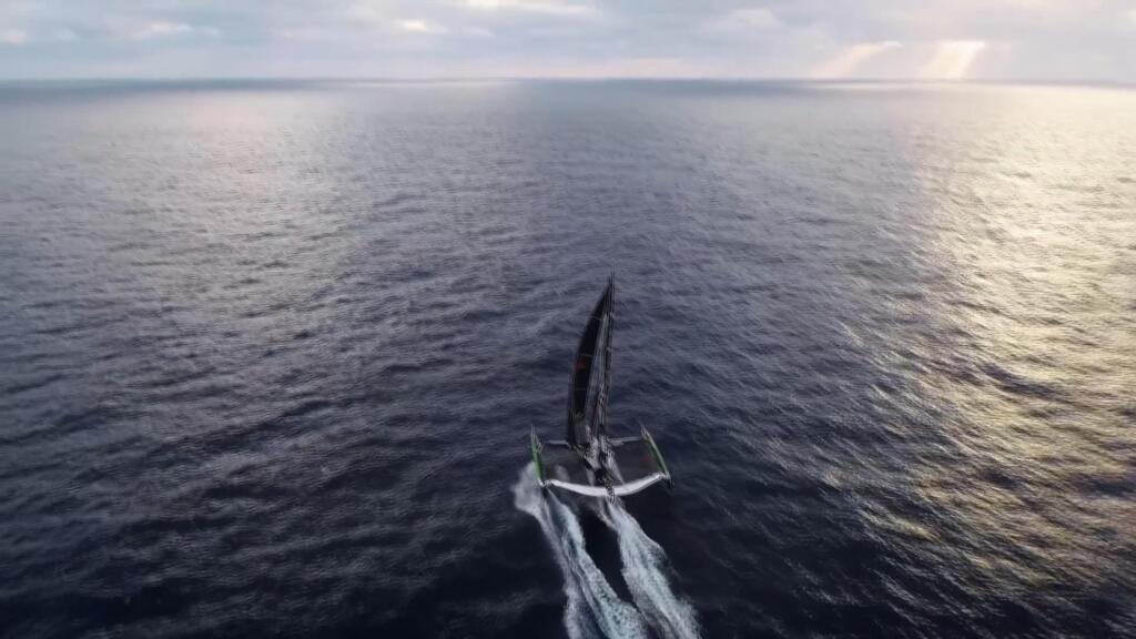 Voile : nouveau record autour du monde établi par Thomas Coville (Sodebo) et son équipage.