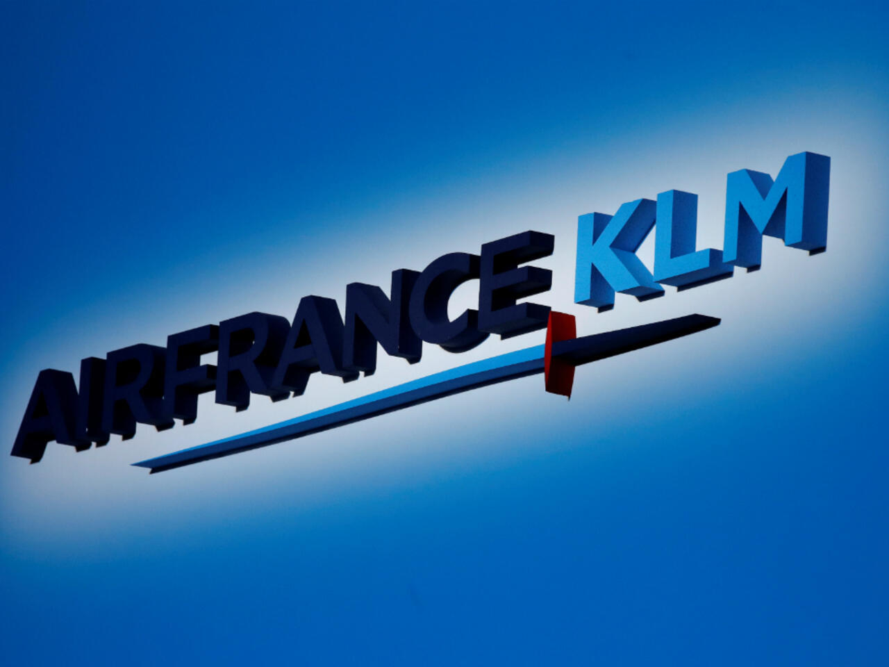 Dutch Government Increases Share In Air France Klm Nearly Matching French Stake