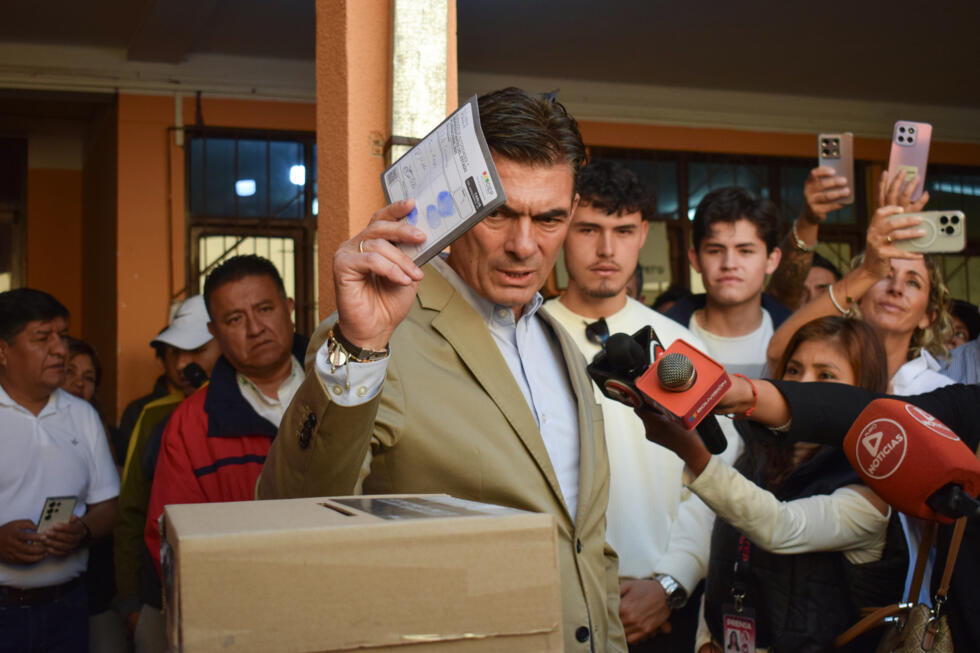 El candidato presidencial por el partido Demócrata Cristiano Rodrigo Paz vota este domingo, en Tarija (Bolivia). Este domingo Bolivia realiza las elecciones generales en las que se elegirán a presidente, vicepresidente y legisladores para el próximo quinquenio.