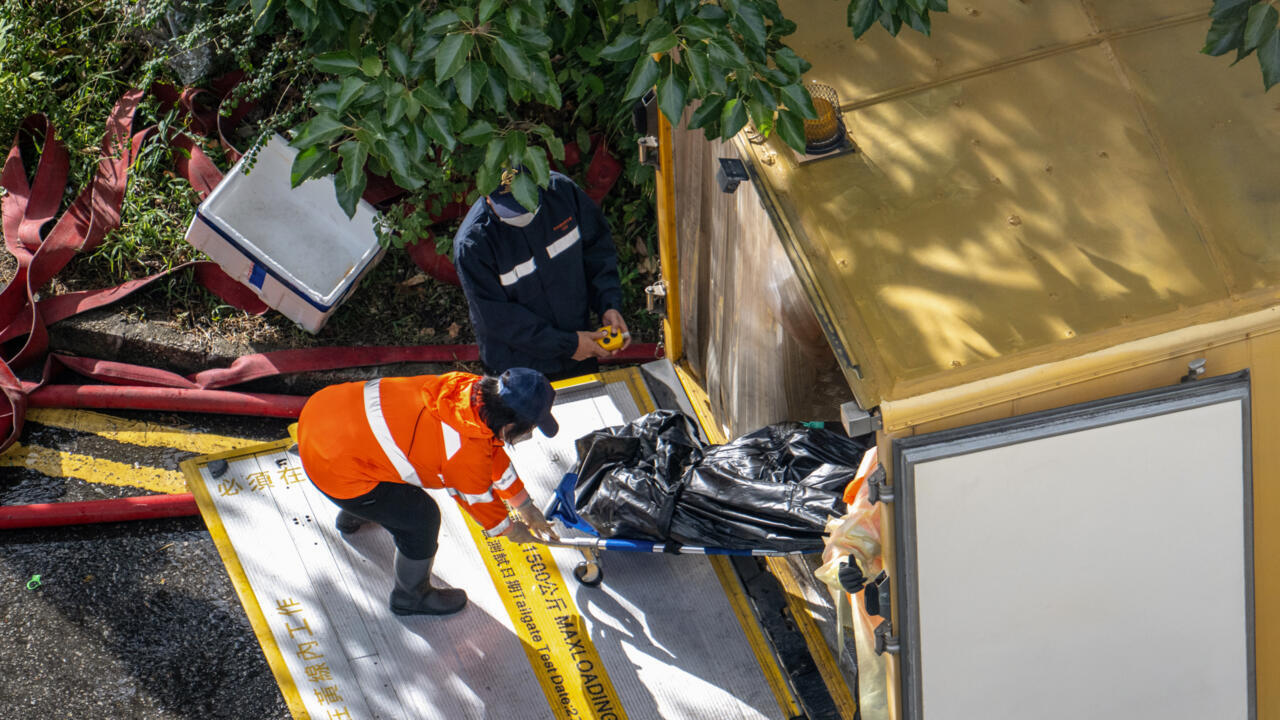 128 قتيلا في حريق هونغ كونغ والبحث مستمر عن عشرات المفقودين