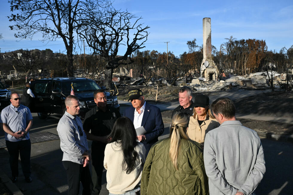 Donald Trump (au centre) rencontre des rescapés des incendies de Los Angeles, le 24 janvier 2025.
