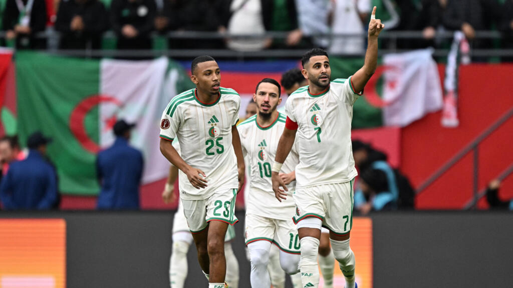 Algerije versloeg Soedan met 3-0 in de openingswedstrijd van de Africa Cup of Nations