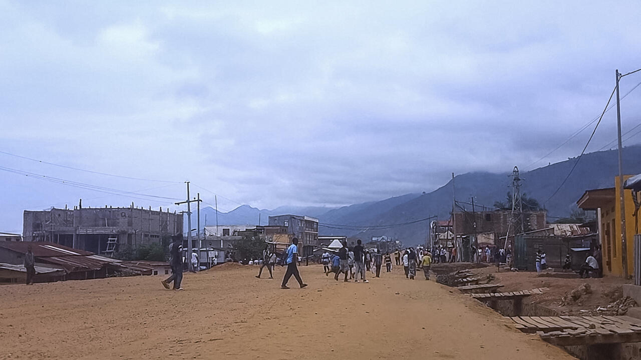 حركة 23 مارس تحكم سيطرتها على بلدة أوفيرا الاستراتيجية وتهدد جهود ترامب للسلام في شرق الكونغو