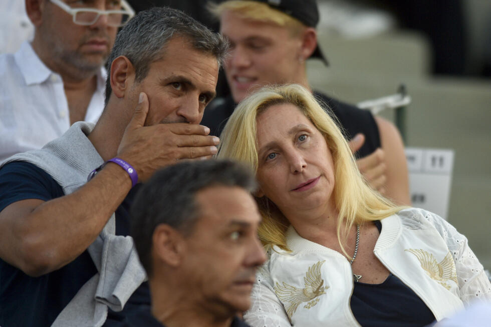 La secrétaire générale de la présidence, Karina Milei, à droite, et le président de la Chambre des députés, Martín Menem, assistent à une demi-finale de l'Open d'Argentine ATP au stade Guillermo Vilas