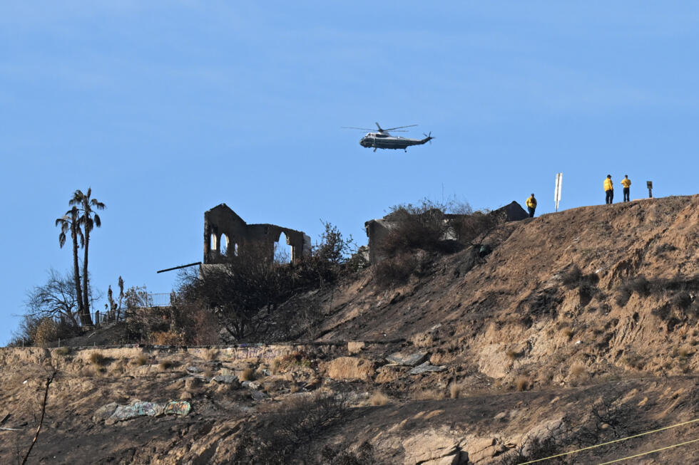 Un hélicoptère de la flotte transportant Donald Trump au-dessus de Los Angeles, le 24 janvier 2025.