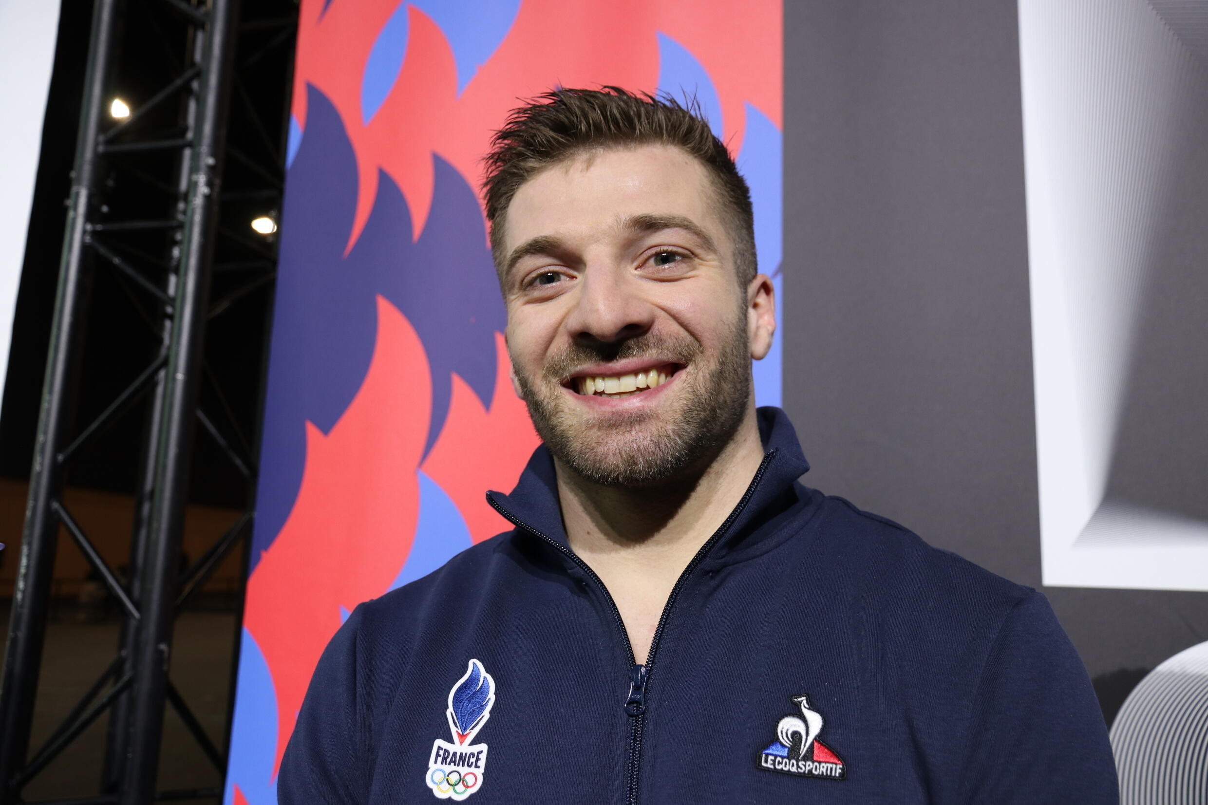 Alexis Jandard s'est fait connaître en réagissant avec humour sur les réseaux sociaux à sa glissade lors de l'inauguration du centre aquatique.