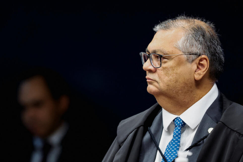 El juez Flavio Dino asiste a la apertura de la fase final del juicio contra el expresidente brasileño Jair Bolsonaro, en Brasilia, Brasil, el 2 de septiembre de 2025.