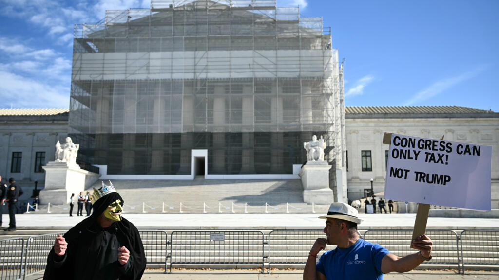 La Cour suprême se montre sceptique face aux droits de douane de Donald Trump