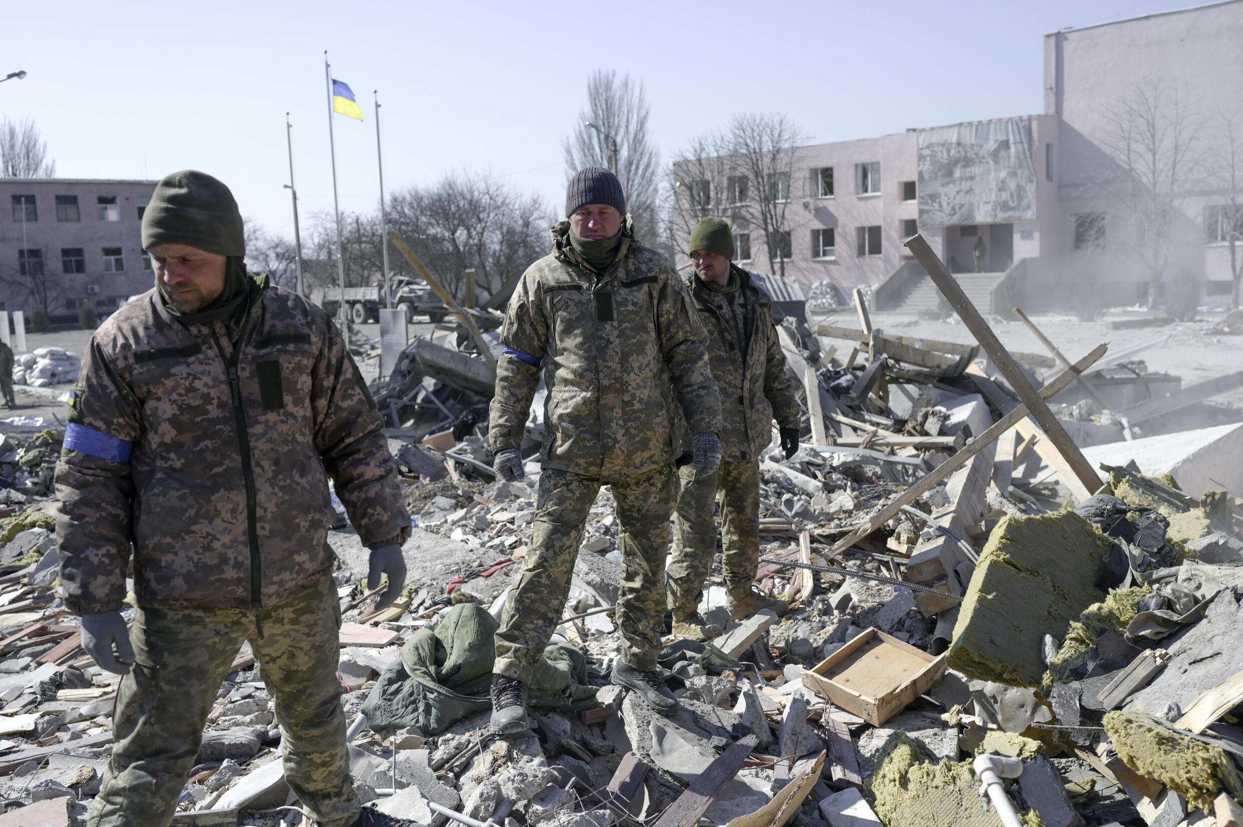 Death, devastation after Russian attack on Mykolaiv barracks