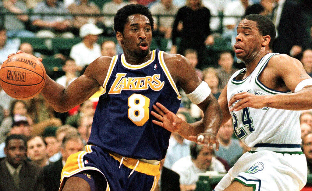 La carrière professionnelle de Kobe Bryant s'est étirée de 
1996 à 2016. Ici, en 1999, face au Dallas Mavericks.