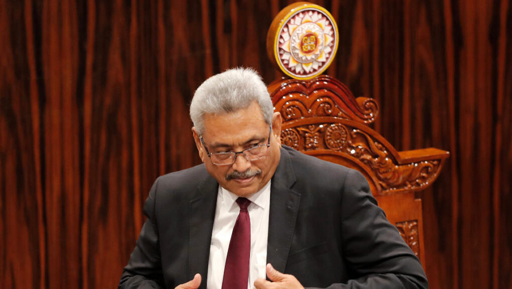 Archivo. El presidente de Sri Lanka, Gotabaya Rajapaksa, se marcha después de dirigirse al Parlamento durante la inauguración ceremonial de la sesión, en Colombo, Sri Lanka, el 3 de enero de 2020.