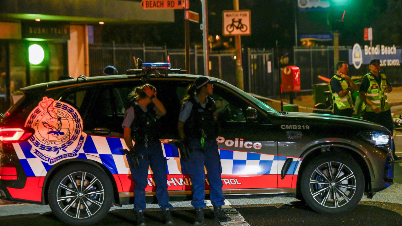 مباشر - أستراليا: ارتفاع حصيلة قتلى هجوم سيدني إلى 12 والشرطة تقول إنه "حادث إرهابي"