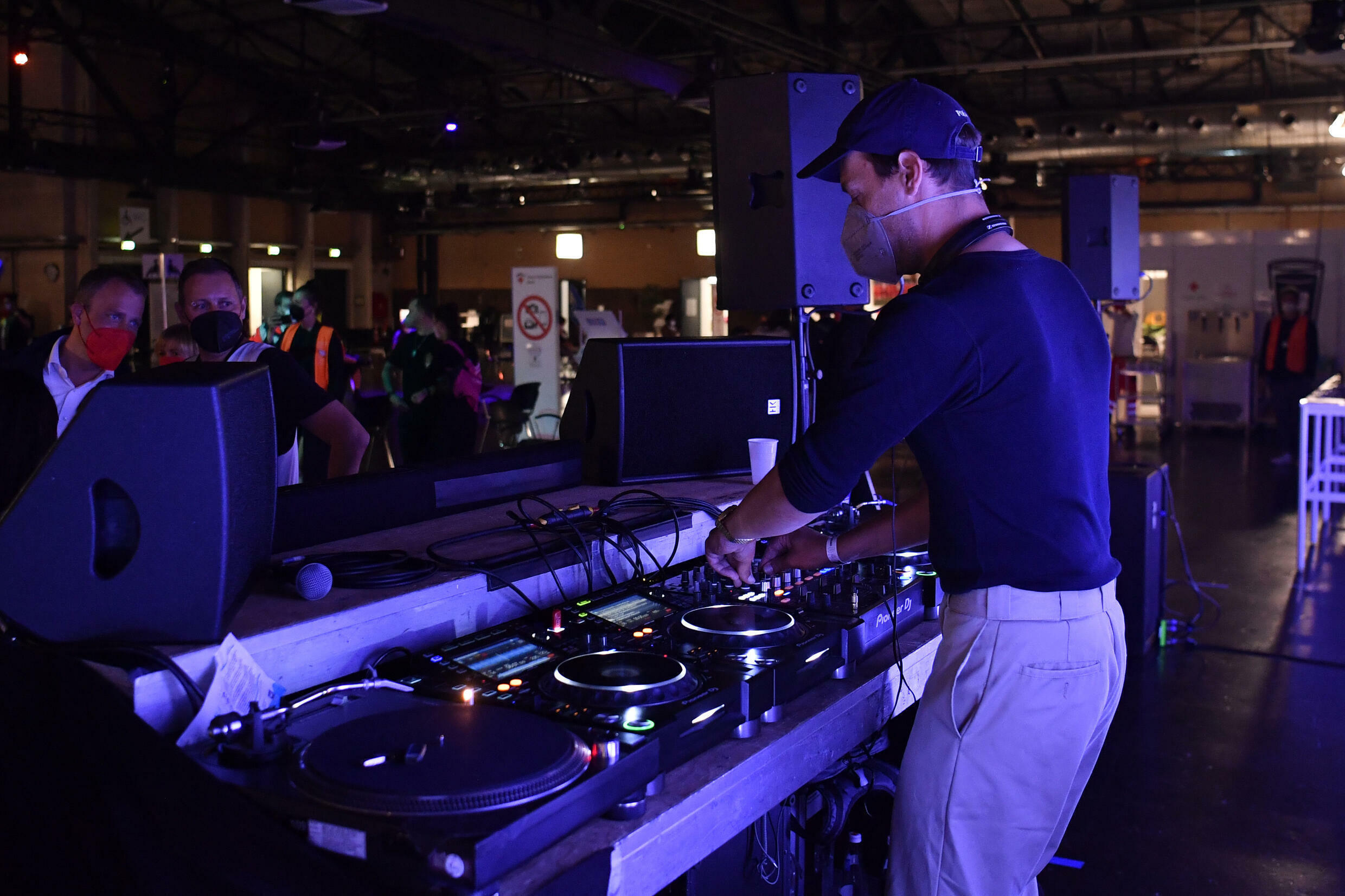 Berlin throws a party to drum up vaccine tempo France 24